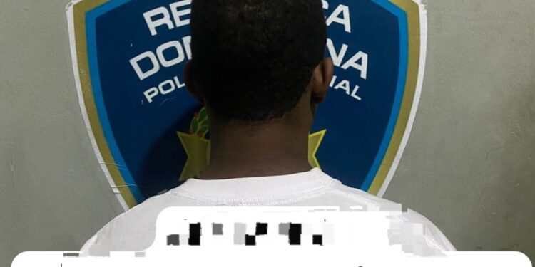 Policía apresa a adolescente requerido por presunto robo de motocicleta en Dajabón