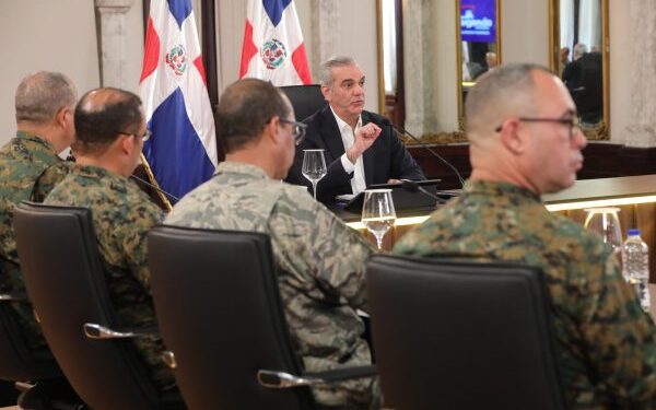 Advierte no permitirá bandas haitianas 20 kilómetros frontera
