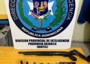 Policía Nacional ocupa tres armas de fuego, municiones y cargador durante allanamientos en Loma de Cabrera