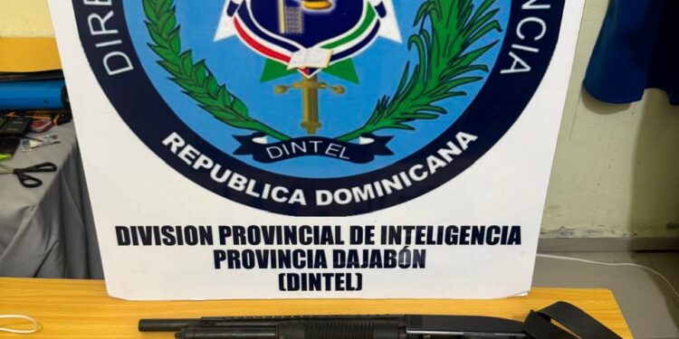 Policía Nacional ocupa tres armas de fuego, municiones y cargador durante allanamientos en Loma de Cabrera