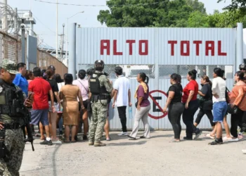 Diez muertos y 16 heridos deja riña en cárcel de Sinaloa