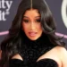 Cardi B se vuelve viral limpiando la casa de su familia en Montecristi
