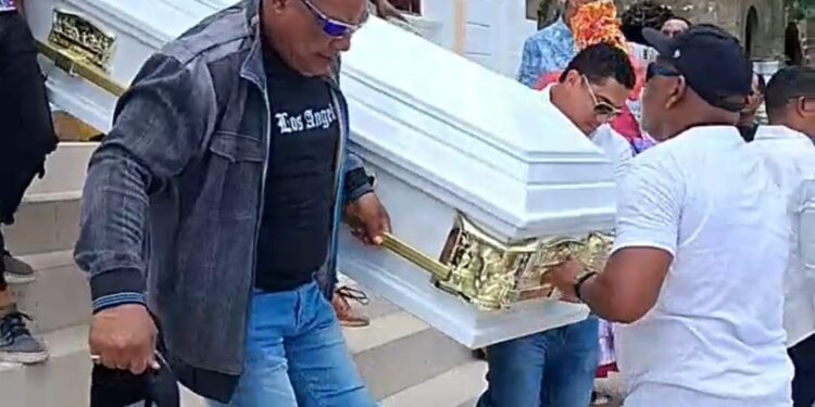 Sepultan con actividades de carnaval connotados Montecristeños fallecidos este fin de semana