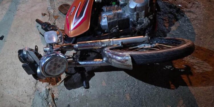 Colisión de motocicletas deja un muerto y un herido de gravedad en Sabaneta de Yásica