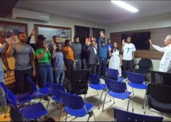 Danilo Medina juramentó al ingeniero Juan Ernesto Fernández y otros ex perremeístas de Dajabón