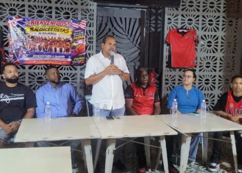 Club deportivo la tribu y empresas beller reciben delegación de joven participó de clásico de baloncesto en EEUU