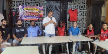 Club deportivo la tribu y empresas beller reciben delegación de joven participó de clásico de baloncesto en EEUU