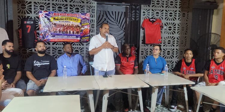 Club deportivo la tribu y empresas beller reciben delegación de joven participó de clásico de baloncesto en EEUU