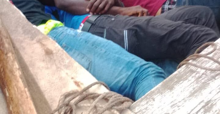 Detienen camioneta con tres haitianos ocultos debajo de carga de cítricos en Dajabón