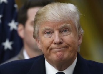 Aprobación Trump se desploma a días elecciones medio término