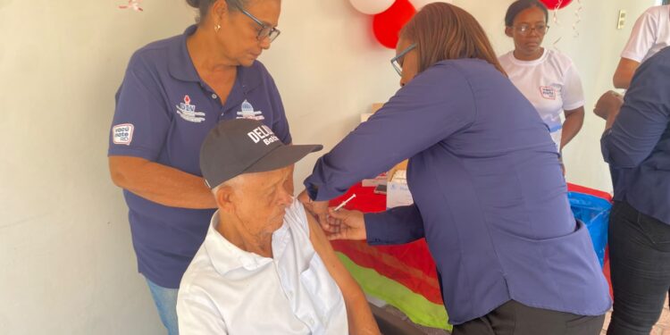 DPS Dajabón lanza jornada de vacunación contra la influenza dirigida a adultos mayores