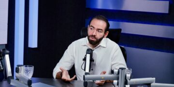 Especialista en inteligencia artificial advierte que depender de la IA para tareas simples puede reducir habilidades cognitivas