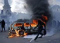 Protestas multitudinarias elevan la tensión social en Europa