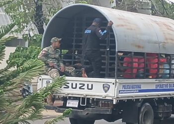 Policía ocupan Yipeta con 16 indocumentados y detienen al conductor en Palo Blanco Dajabón