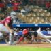 Licey blanquea a Toros sin hits; Gigantes remontan ante Leones
