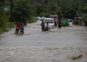 Lluvias dañan 105 viviendas; 30 zonas incomunicadas en la RD