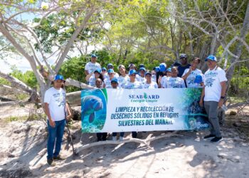 Empresa Seaboard realiza un operativo de recogida de desechos sólidos en el Santuario de Mamíferos Marinos de Manatí Puerto Plata