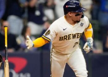 Cerveceros arrancan con triunfo sobre Rays en la Serie Mundial