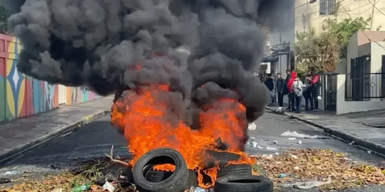 Tensión en SFM: estudiantes y Policía se enfrentan tras protestas